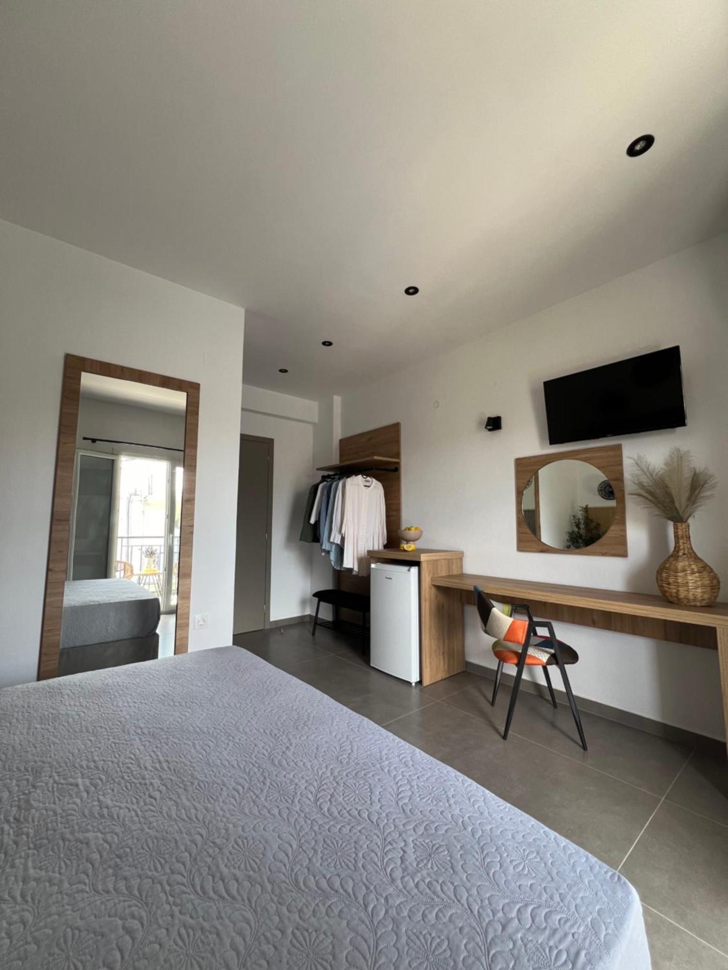 Cactus Apartment Skiathos Town Bagian luar foto