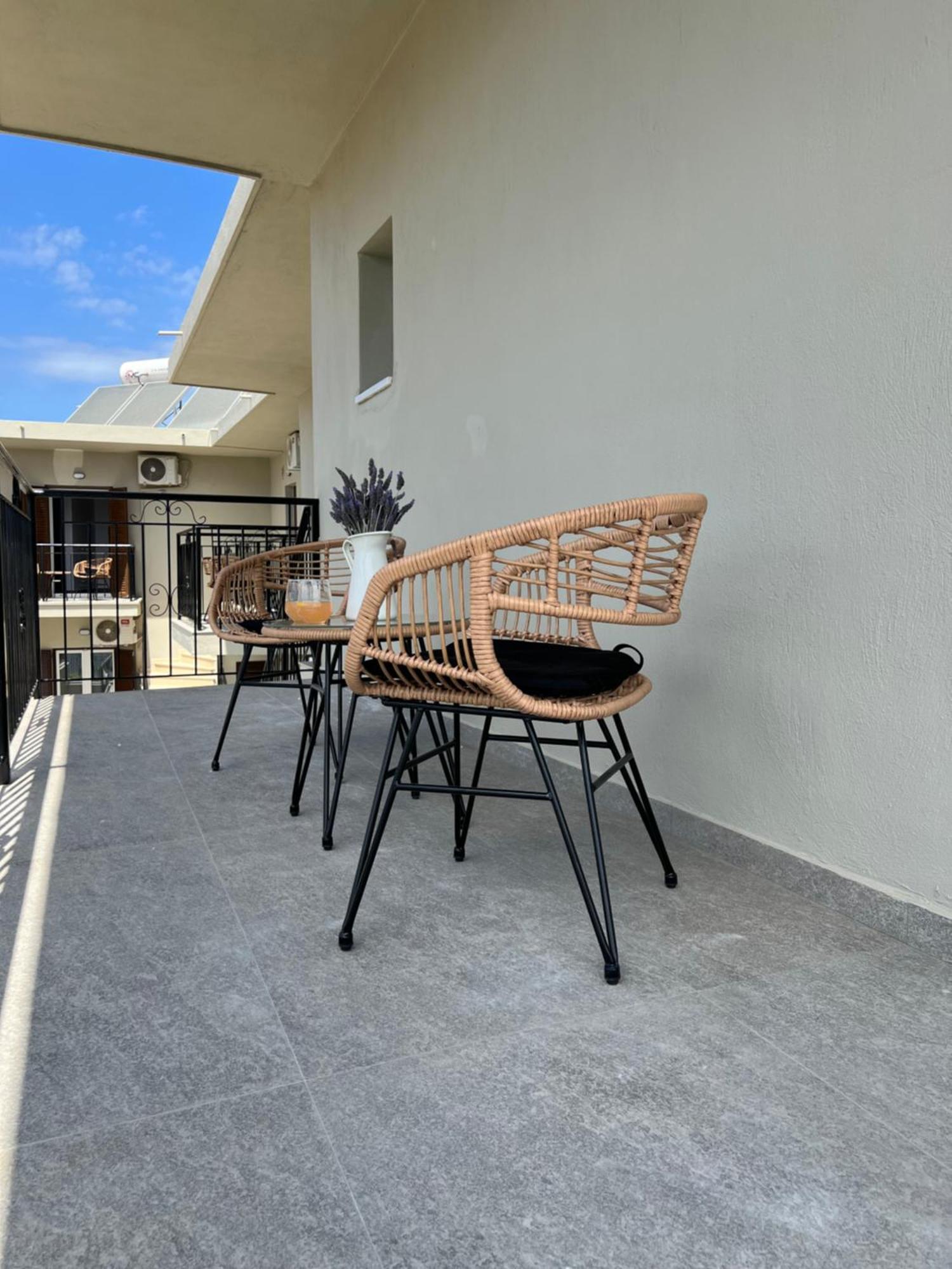 Cactus Apartment Skiathos Town Bagian luar foto